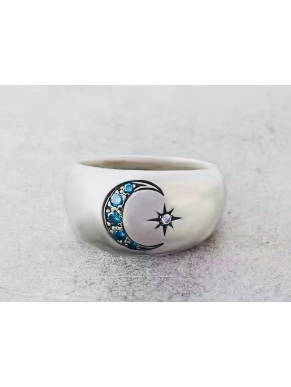 New - Vintage - Silver Moon and Star Ring with Beautiful Rhinestones - Size 8